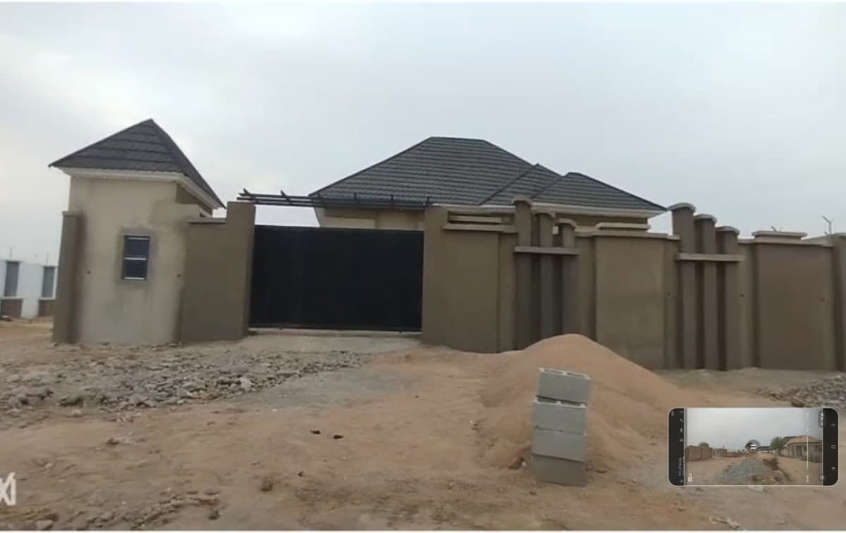 Semi Detached 3 bedrooms
